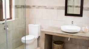 Makgoro Lodge Bathroom