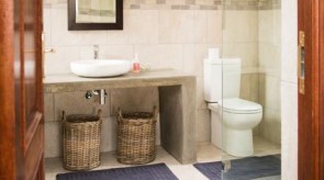 Makgoro Lodge Bathroom
